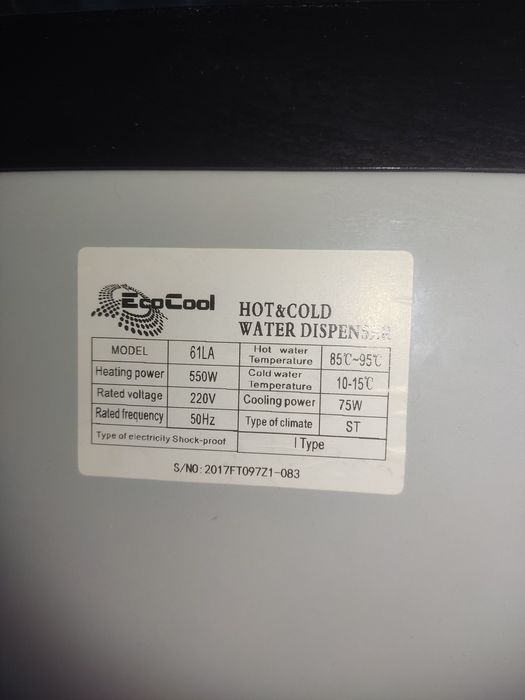 Кулер для воды (диспенсер)