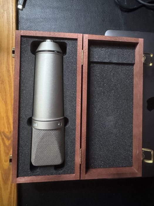 Microfon studio Neumann U87 Ai