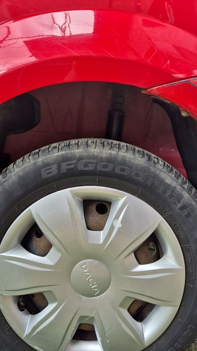 Vând capace logan 1