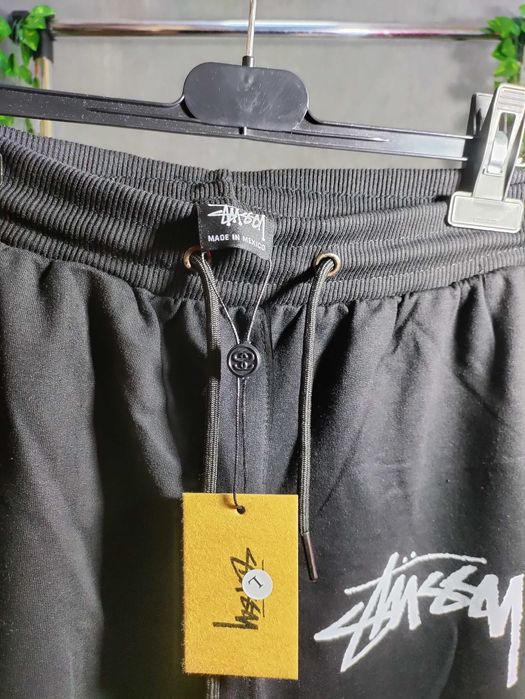 Pantaloni Stussy marimea XS
