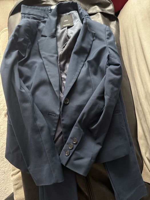 Чували с дрехи Massimo Dutti, Zara, Reserved и др.