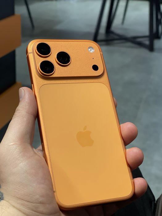 Обменяю iphone 17 pro max 256gb orange