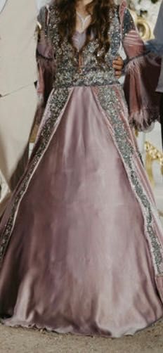 Рокля за къна,Биндаллъ