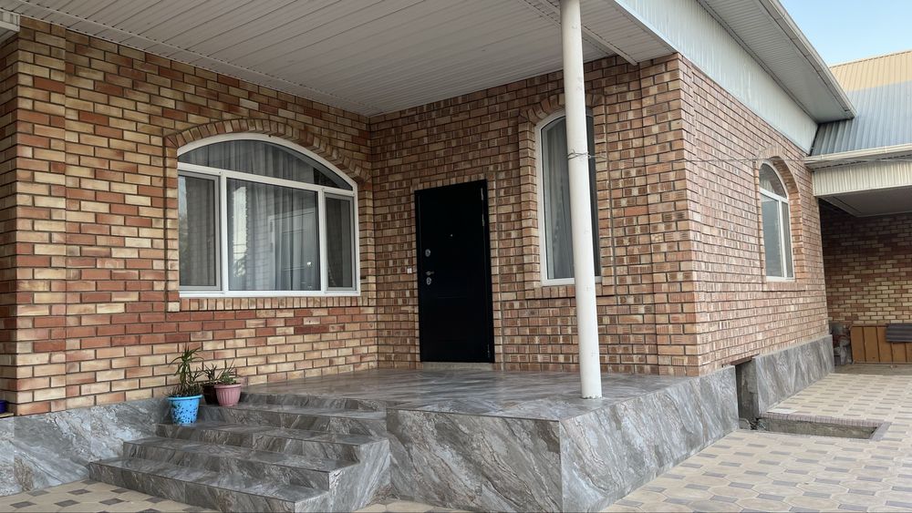 Үй сатылады.