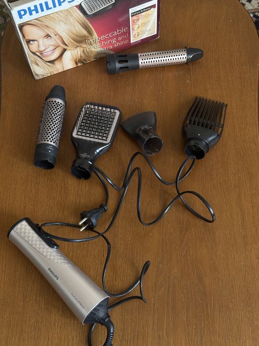 Фен-щетка Philips HP8657