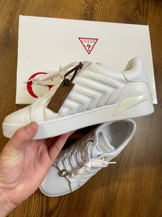 Adidasi / Sneakers Guess Racheel