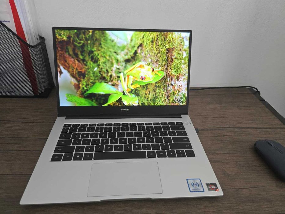 Laptop Huawei MateBook D14 cu procesor AMD Ryzen 5 3500U, 14 inch