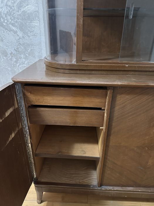 Продам немецкий сервант “ХЕЛЬГА...