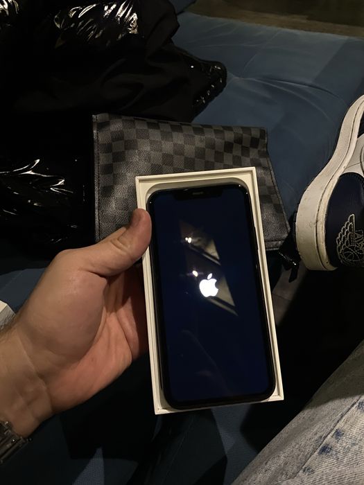 iPhone 11 идельное состояние