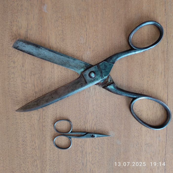 Антикварна ножица ръчно кована+подарък СОЛИНГЕН ножичка