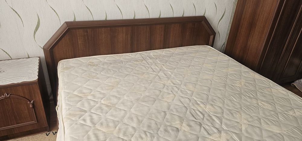 Продам ковать с матрасом 160см × 200см