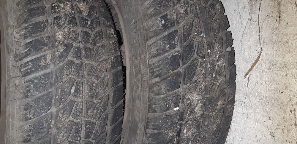 Продаю два балона  всесезонка на мерс Е  подходит