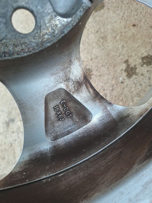 Оригинални алуминиеви джанти Kia 16 цола  5x114'3 Летни Гуми