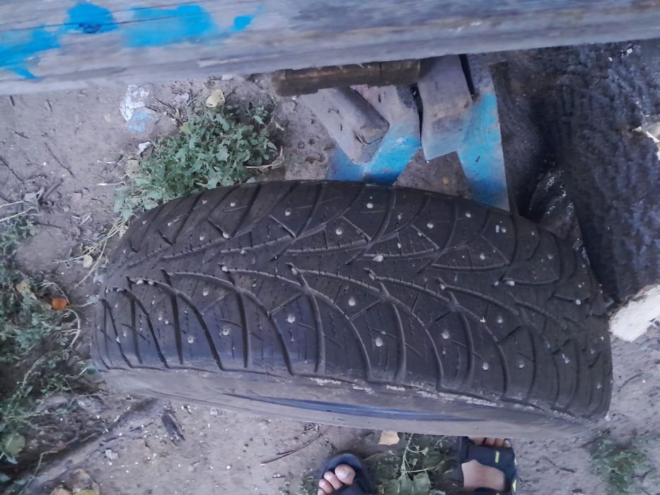 Шины зимние 215/65/16