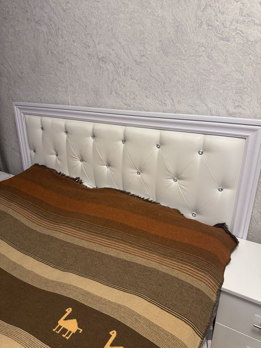 Двухспальная кровать