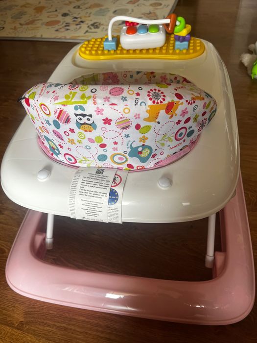 Moni Bravy бебешка проходилка