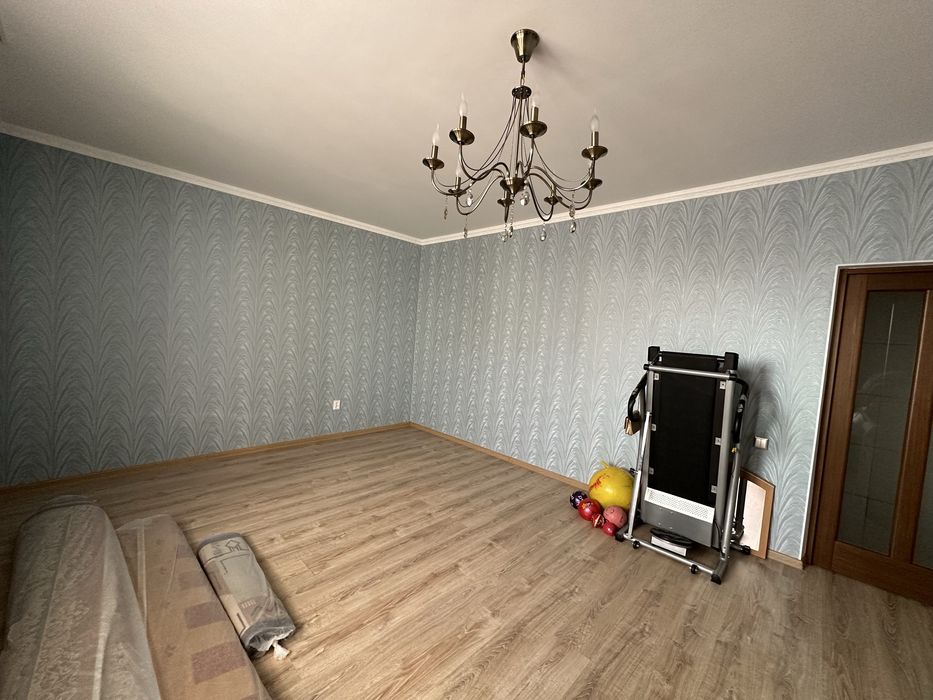 Продам 4 комнатную квартиру