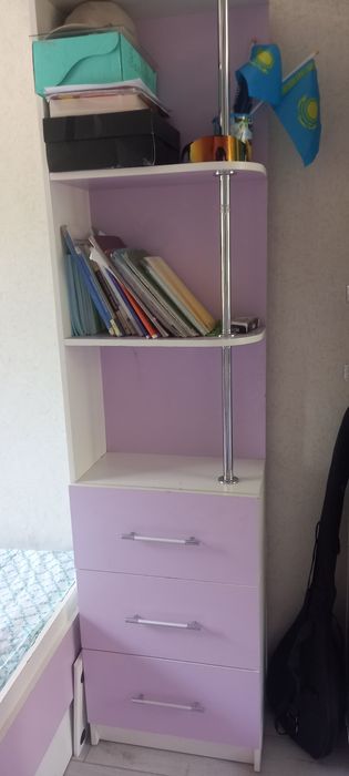 Детская кровать и Шифоньер