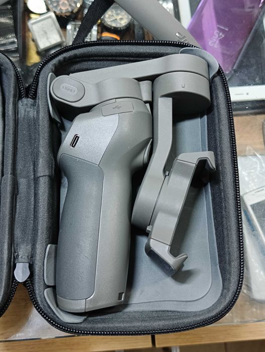 DJI Osmo Mobile 3 combo - Сгъваем Гимбал за Смартфони
