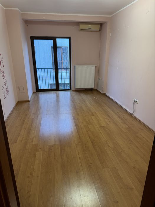 Termopane si parchet laminat second hand