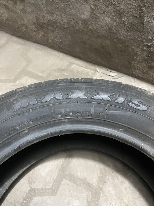 Шина Maxxis.
