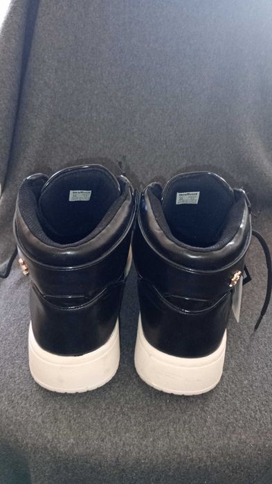 Чисто нови обувки