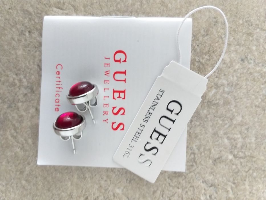 НОВИ Обеци GUESS оригинални с червен блестящ камък