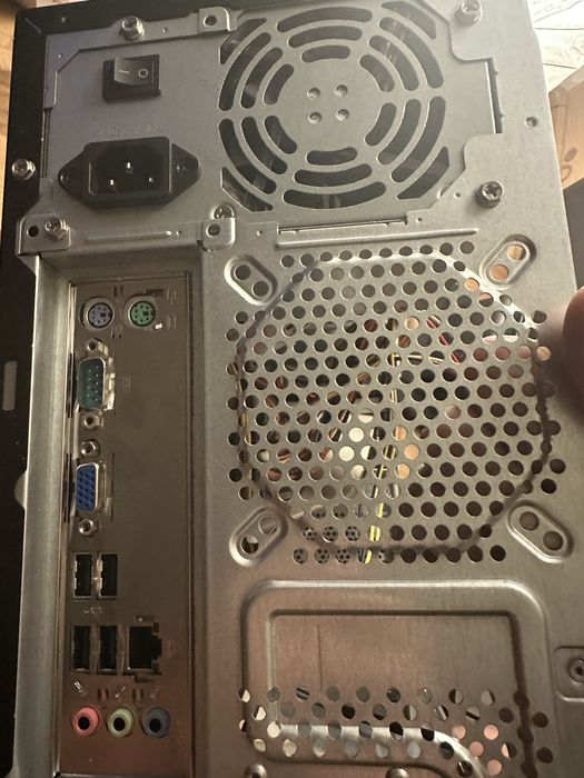 Продавам компютър dell+ монитор cibox 22инча