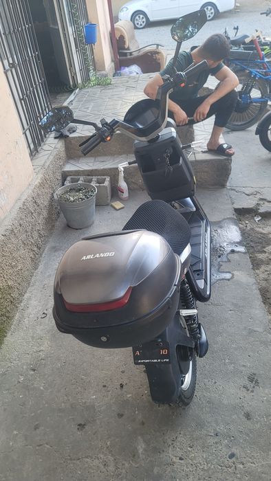 Skutr sotiladi 72 w 120 amper