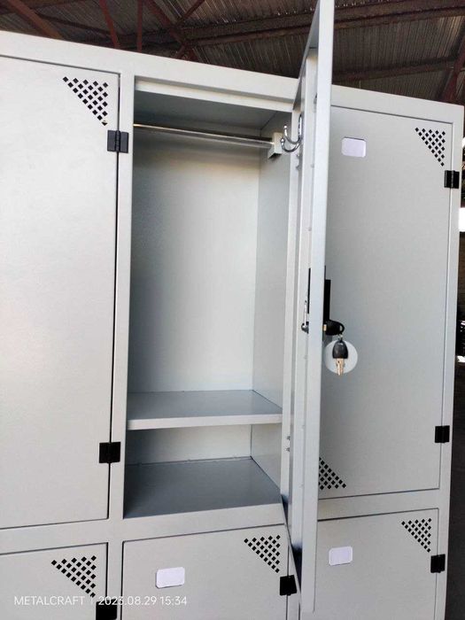 Шкаф металлический для одежды