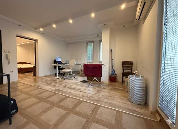 Дава се под наем Двустаен апартамент в София, Изток - 67 кв.м за 647.19 € - Снимка #2