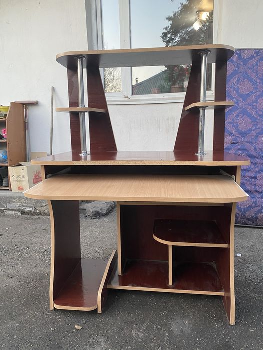 Продам компьютерный стол