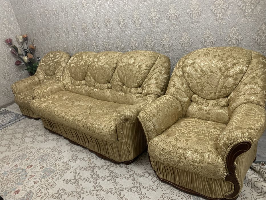 Продам Диван.           .