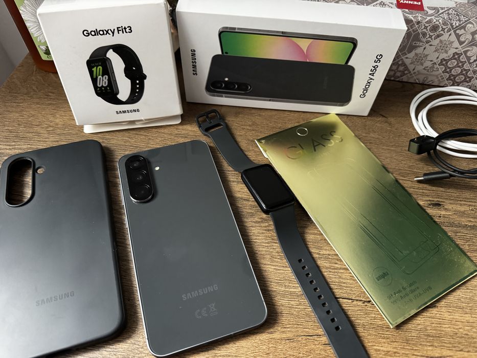Set telefon samsung A56 5G si galaxy fit 3