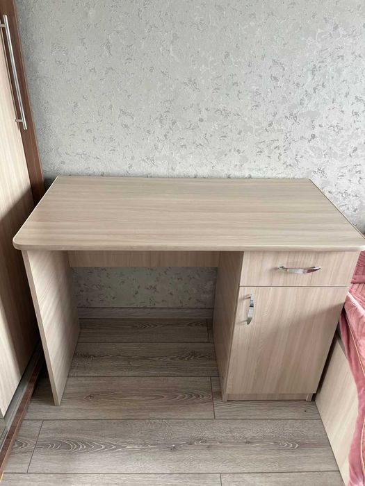 Продам письменный стол