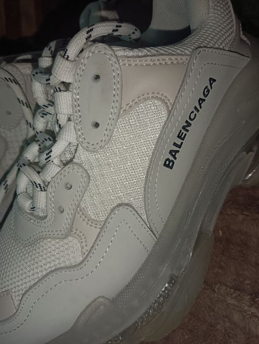 Adidași balenciaga nr 38 purtați de 3 ori.9 milioane,în București