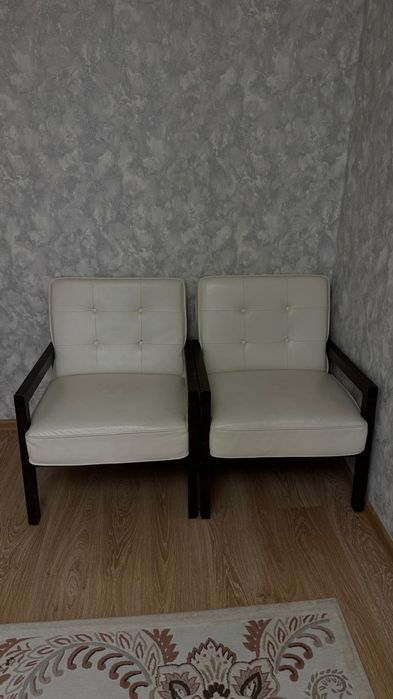 Кожанные кресла пара