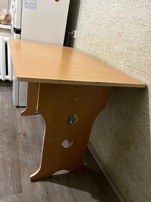 Продам стол хорошом состояние н