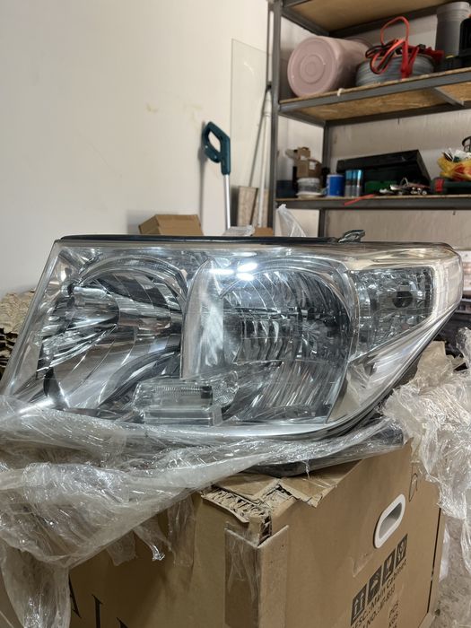 Фары на Land Cruiser 200