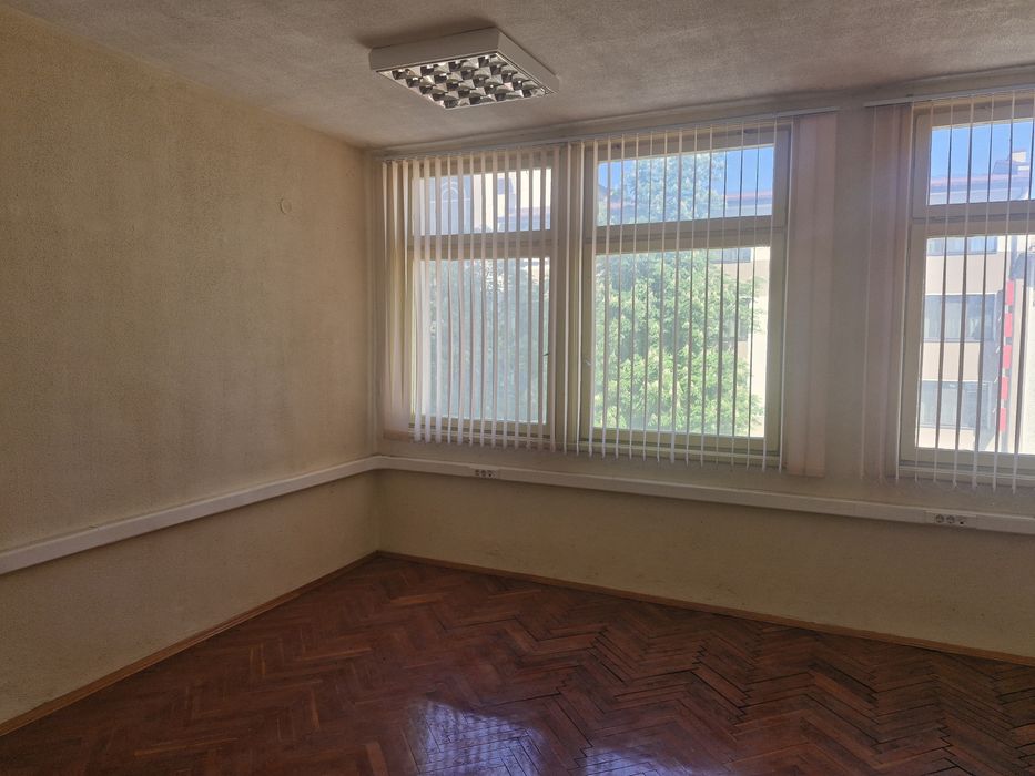 Дава се под наем Офис в Горна Оряховица - 14 кв.м за 76.5 € - Снимка #2
