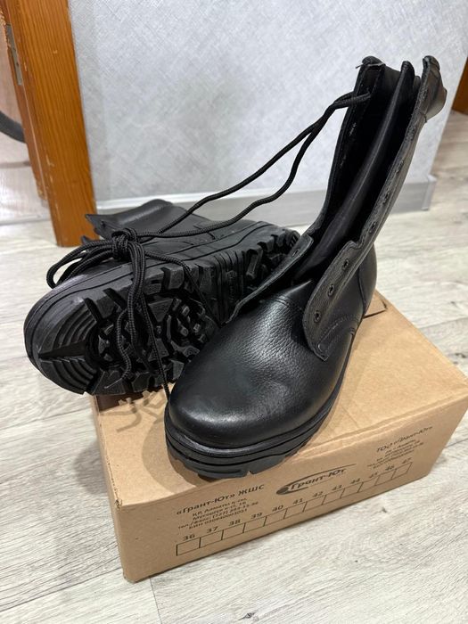 Продам берцы 44 размер. Летние