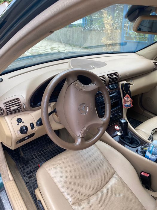 Лек автомобил Mercedes c220