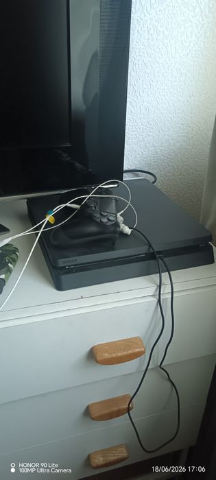 Playstation 4 slim