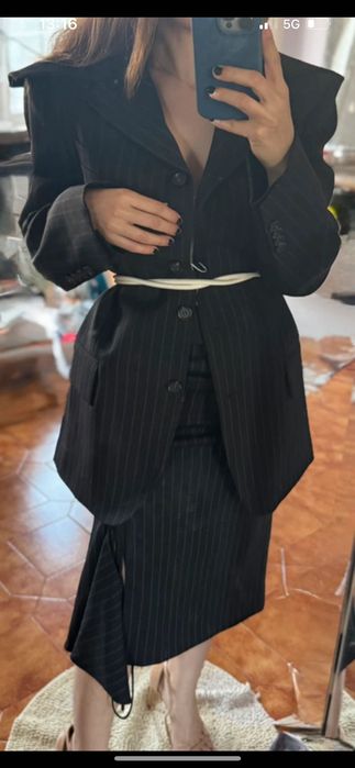 Costum  cu fusta  lana virgină fina Max Mara