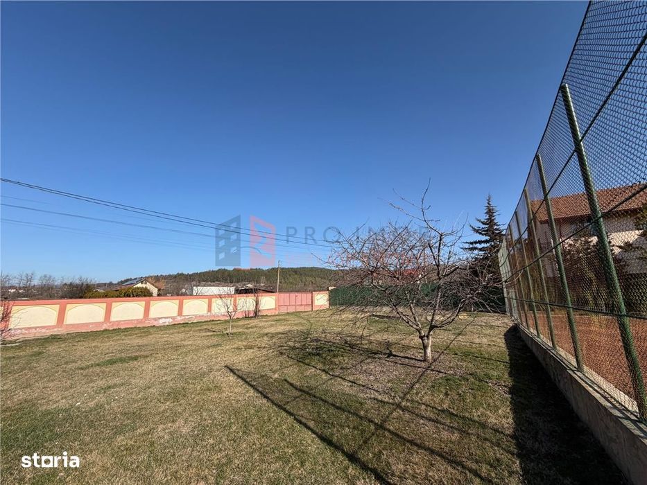 Teren intravilan + teren de tenis zona Berca