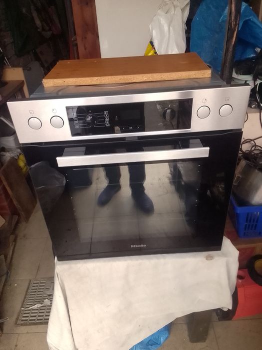 Vând cuptor electric miele