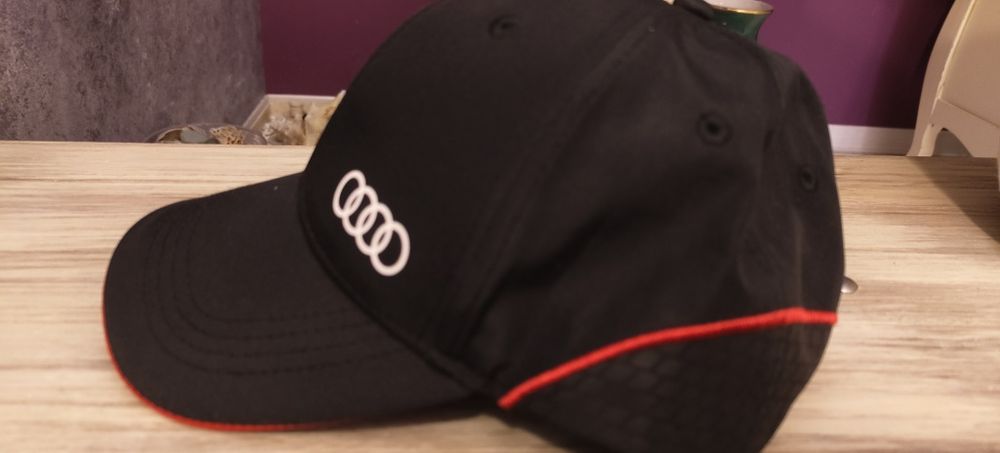 Шапка спортна с козирка Ауди