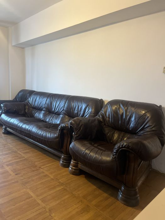 Set canapea si fotolii antice din piele si lemn solid