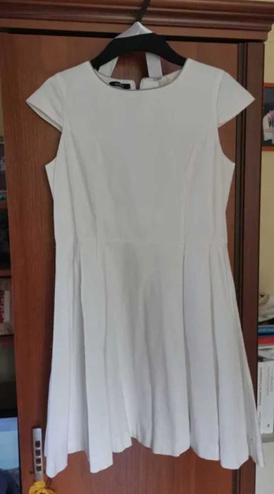 Рокля с коланче за момиче с ръст до 156-158 см.