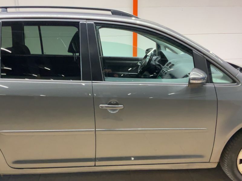 Volkswagen Touran 1.6 TDI Comfortline 2011